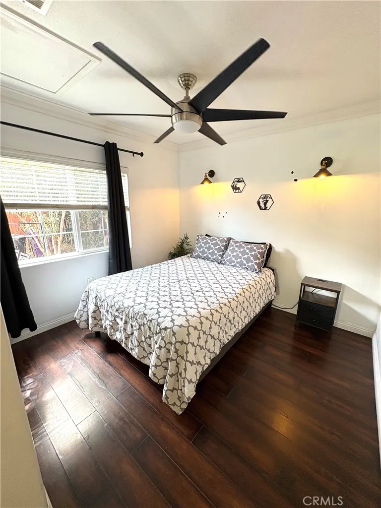 1528 E 11th Street, Long Beach, California 90813 home-pic-11